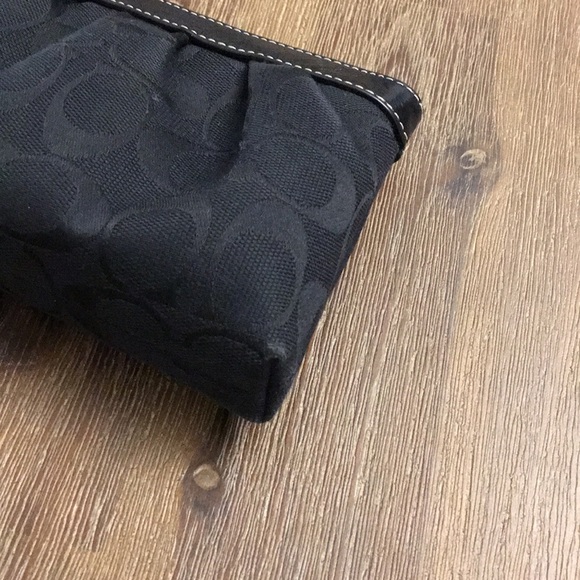 Coach clutch wristlet - Picture 8 of 8